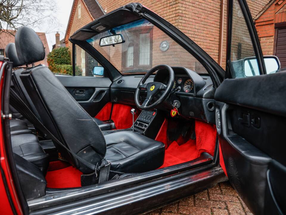Image 30/42 of Ferrari Mondial T (1990)