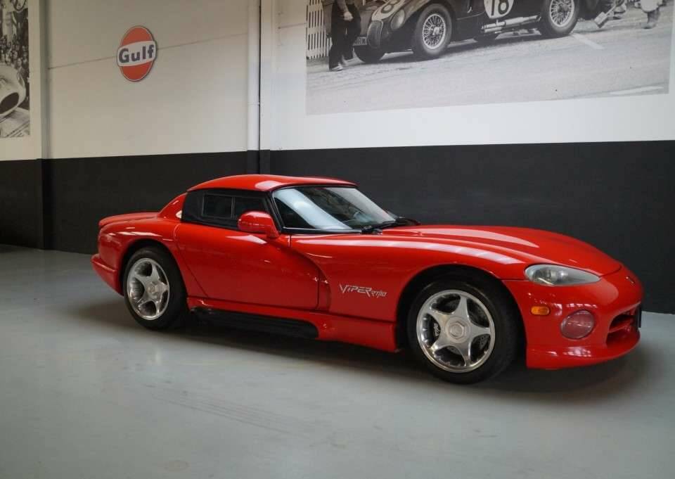 Image 2/50 of Dodge Viper RT&#x2F;10 (1994)