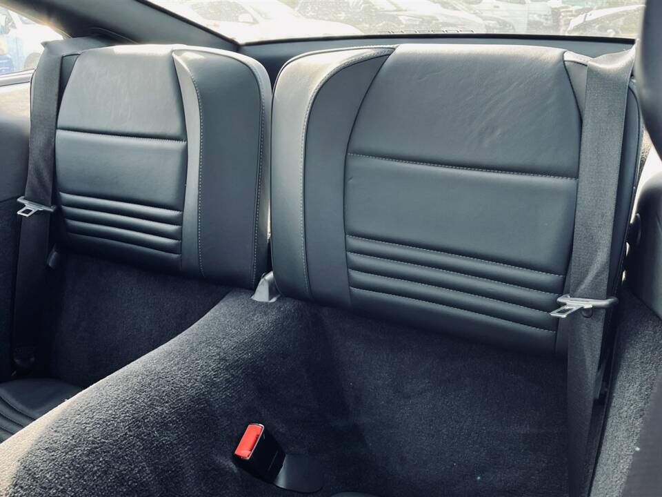 Image 22/39 of Porsche 911 Carrera 4S (2002)