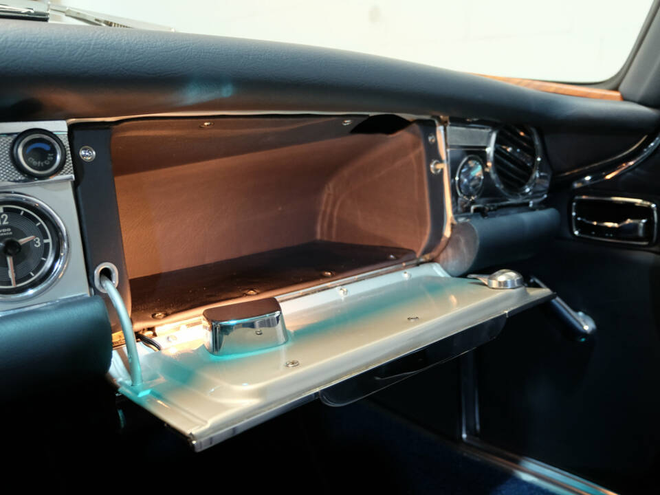 Image 32/36 of Mercedes-Benz 280 SL (1969)