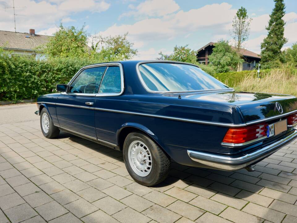 Bild 82/99 von Mercedes-Benz 230 CE (1983)