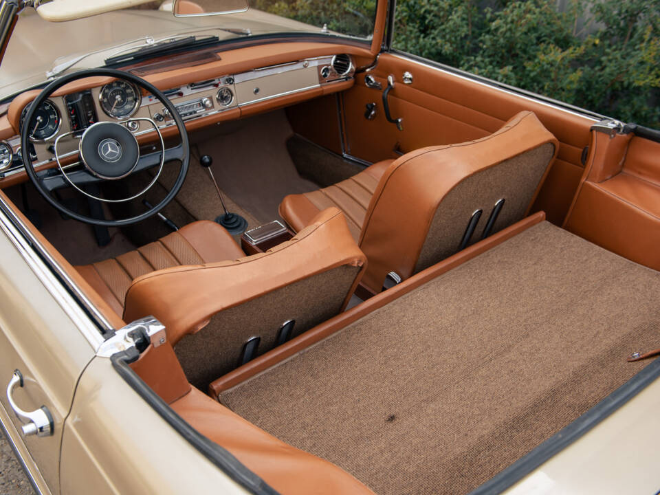 Image 22/36 of Mercedes-Benz 250 SL (1967)