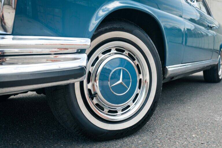 Image 25/54 de Mercedes-Benz 280 SE 3,5 (1968)