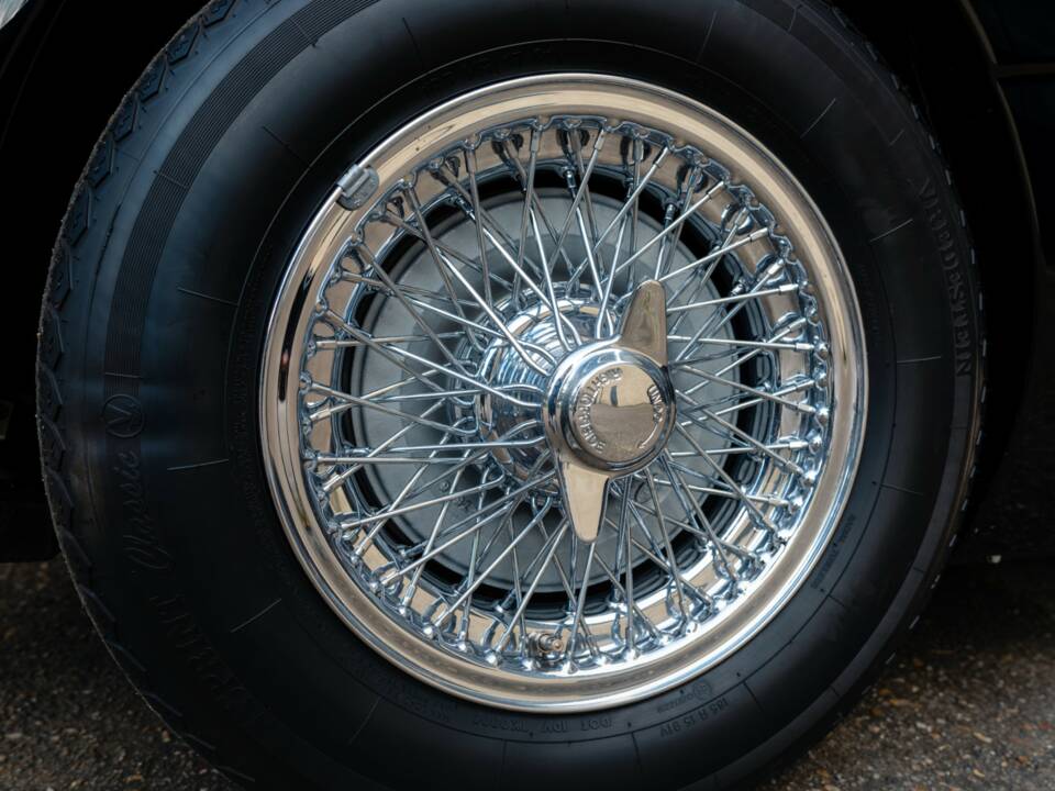 Image 13/50 of Austin-Healey 3000 Mk II (BN7) (1962)