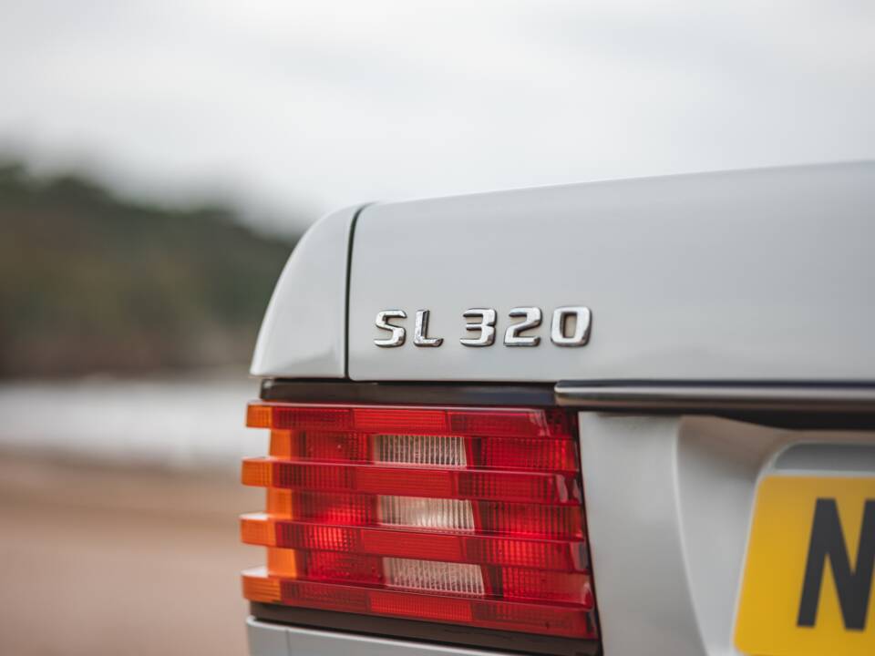 Immagine 18/42 di Mercedes-Benz SL 320 (1995)