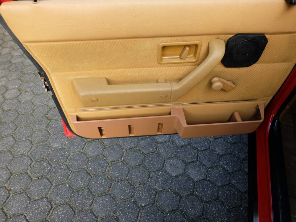 Image 35/75 de Volvo 240 (1986)