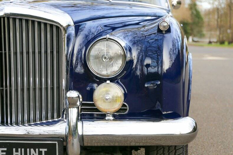 Image 22/50 of Bentley S 3 Continental (1962)