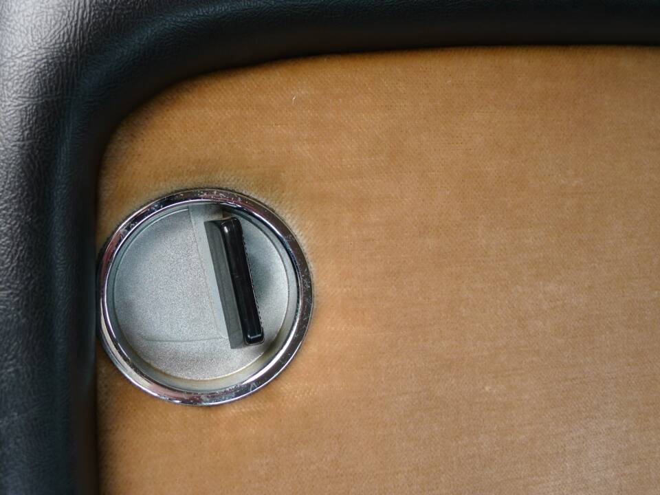 Image 44/44 of FIAT 130 Coupé (1972)