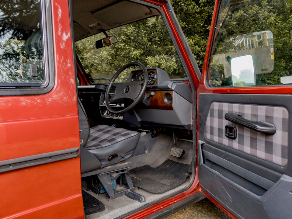 Immagine 18/29 di Mercedes-Benz 280 GE (SWB) (1990)