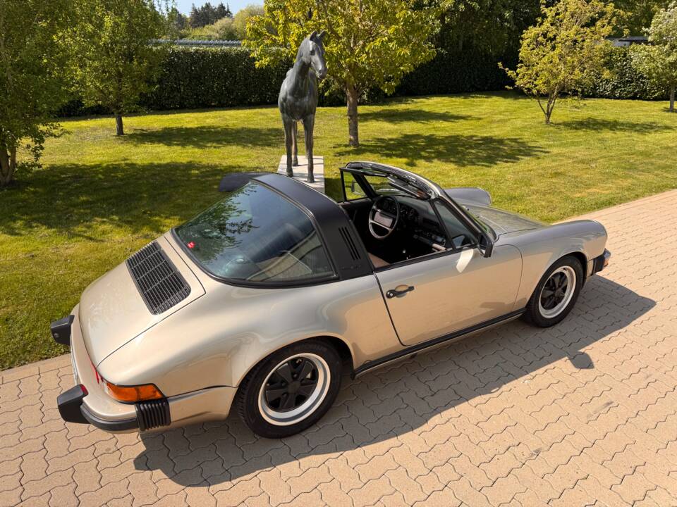 Image 13/88 of Porsche 911 Carrera 3.2 (1985)