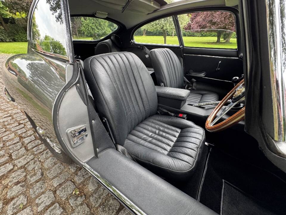 Image 26/30 de Jaguar Type E 4.2 (1965)