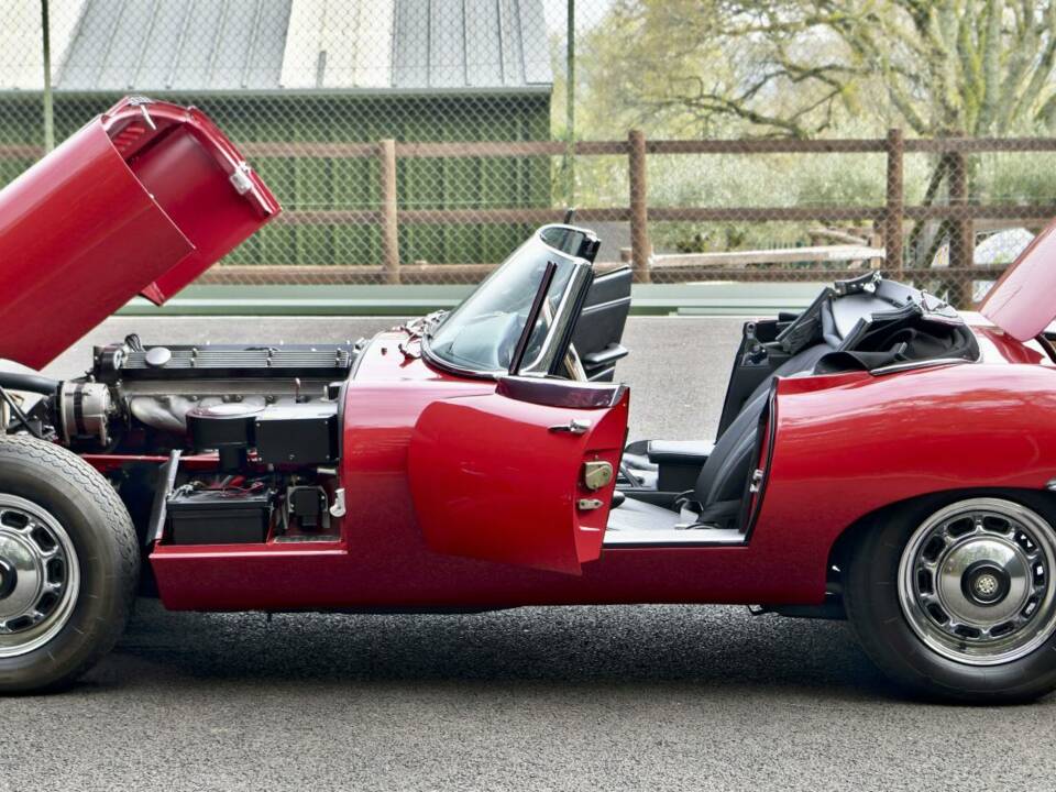 Image 9/49 de Jaguar E-Type (1970)