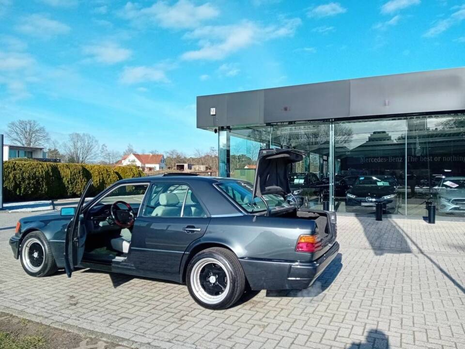 Image 4/8 of Mercedes-Benz 400 E (1991)