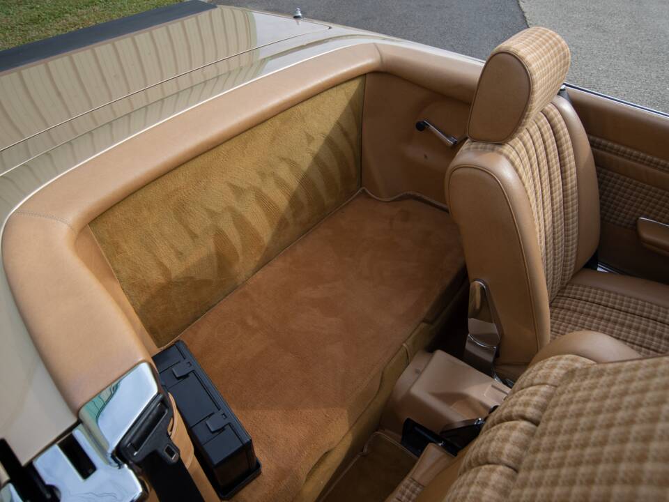 Bild 24/39 von Mercedes-Benz 280 SL (1984)