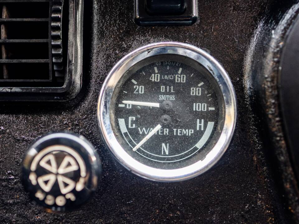 Image 25/39 de MG MGB GT (1972)