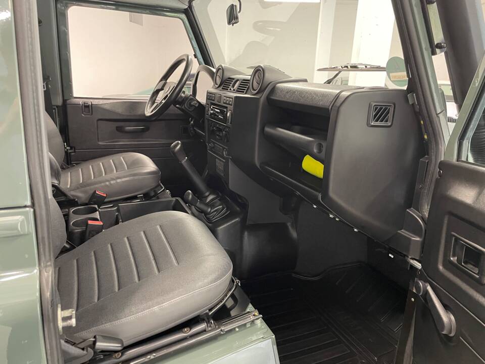 Imagen 25/33 de Land Rover Defender 90 (2014)