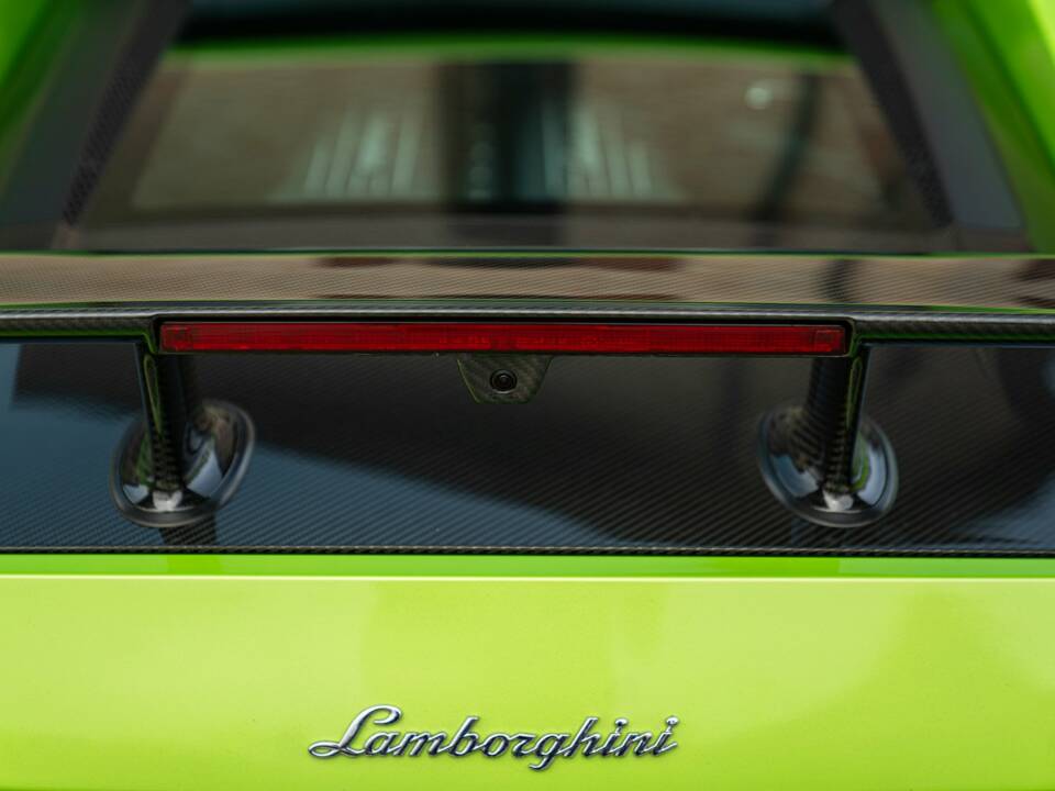 Image 33/50 of Lamborghini Gallardo LP 570-4 Superleggera (2011)