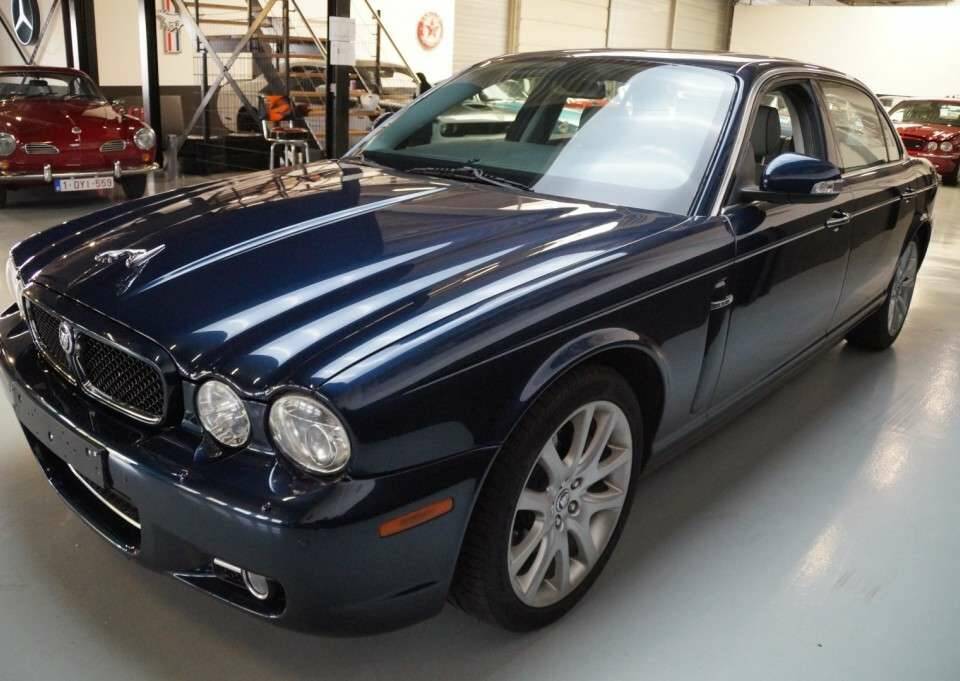 Bild 44/50 von Jaguar XJ 8 4.2 (2008)