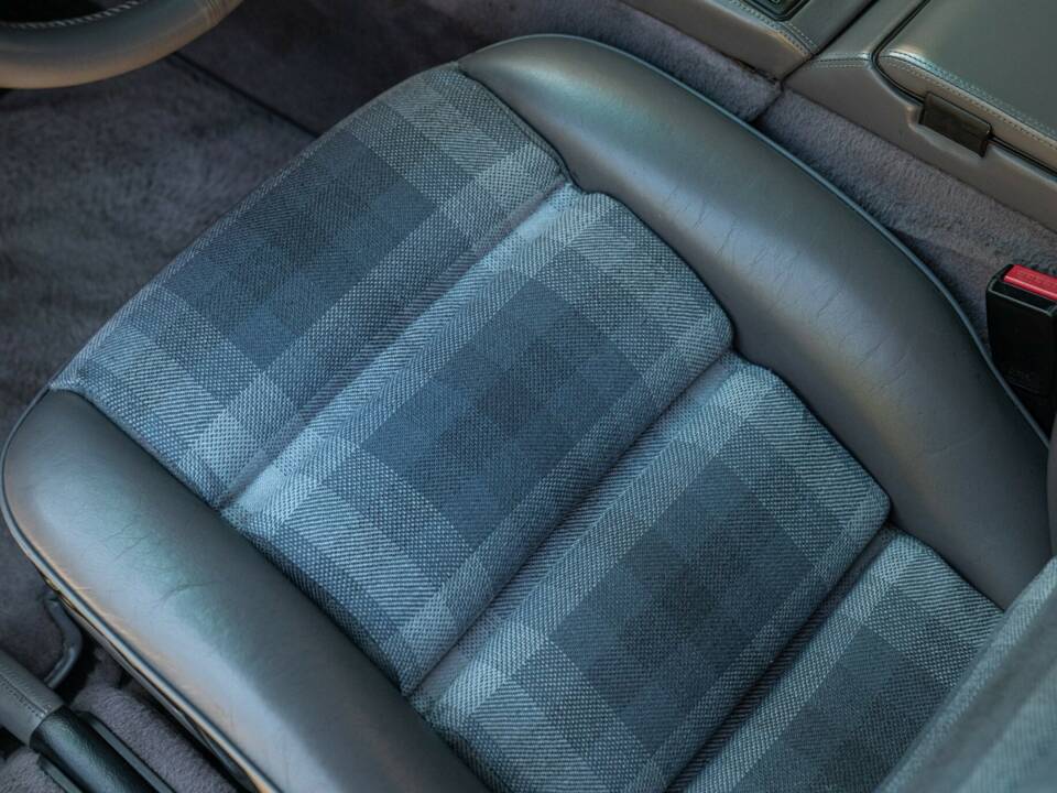 Afbeelding 48/50 van Porsche 928 GTS (1992)