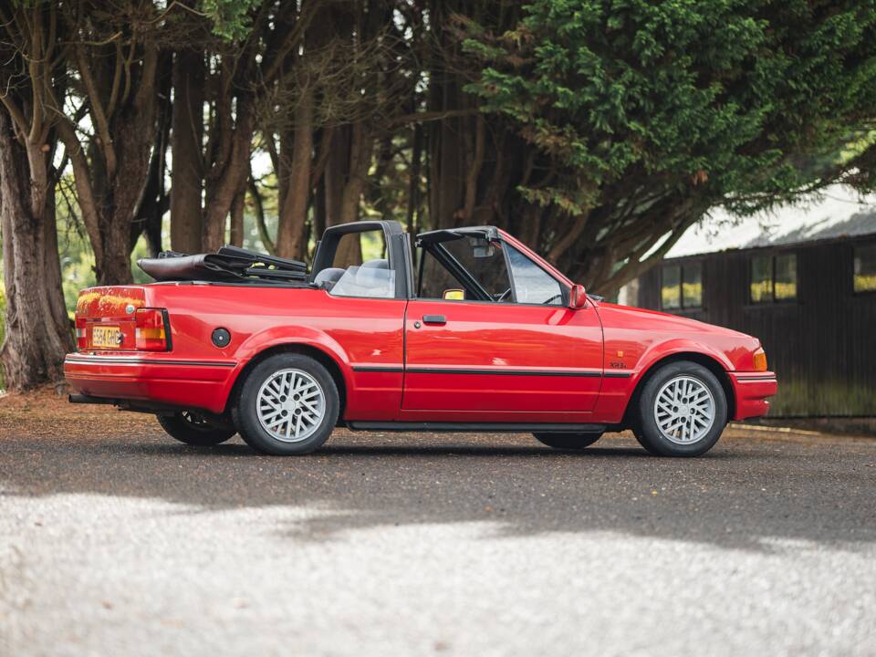 Immagine 27/50 di Ford Escort IV XR3i (1987)