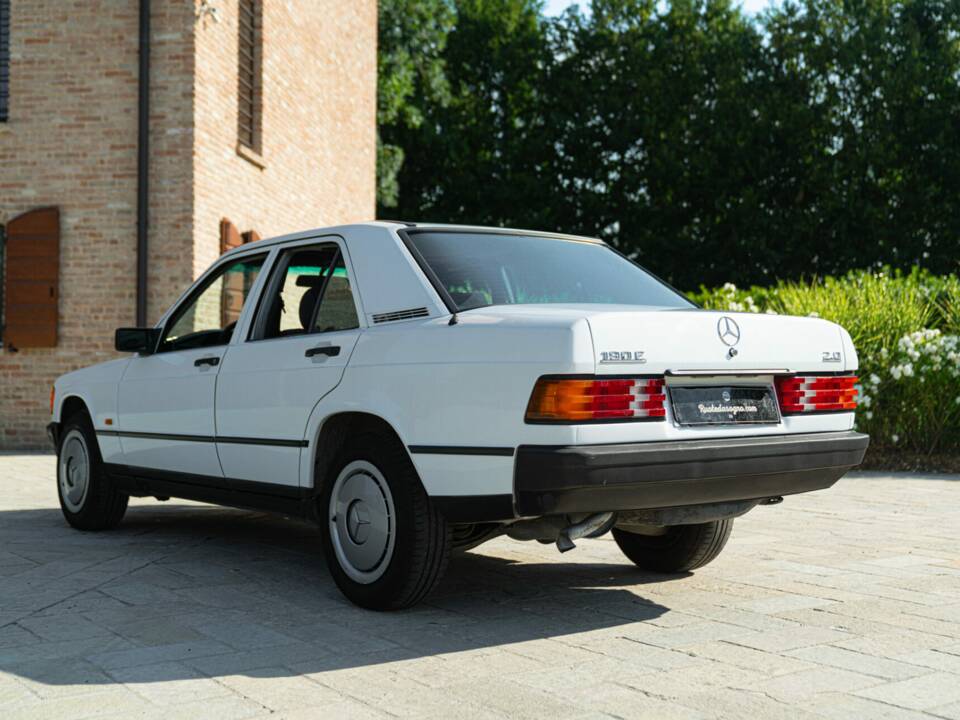 Afbeelding 5/44 van Mercedes-Benz 190 E (1987)