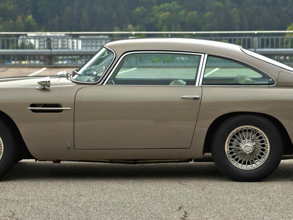 Image 12/50 of Aston Martin DB 5 (1964)
