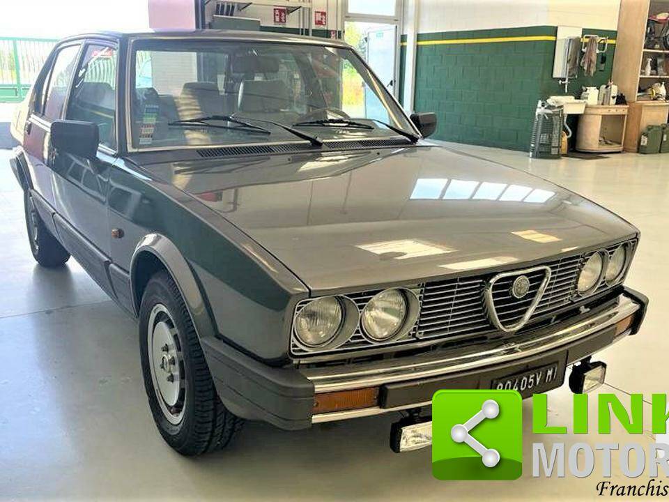 Bild 4/10 von Alfa Romeo Alfetta Quadrifoglio Oro (1984)