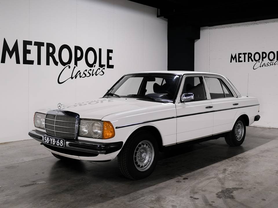 Image 1/27 of Mercedes-Benz 230 (1977)