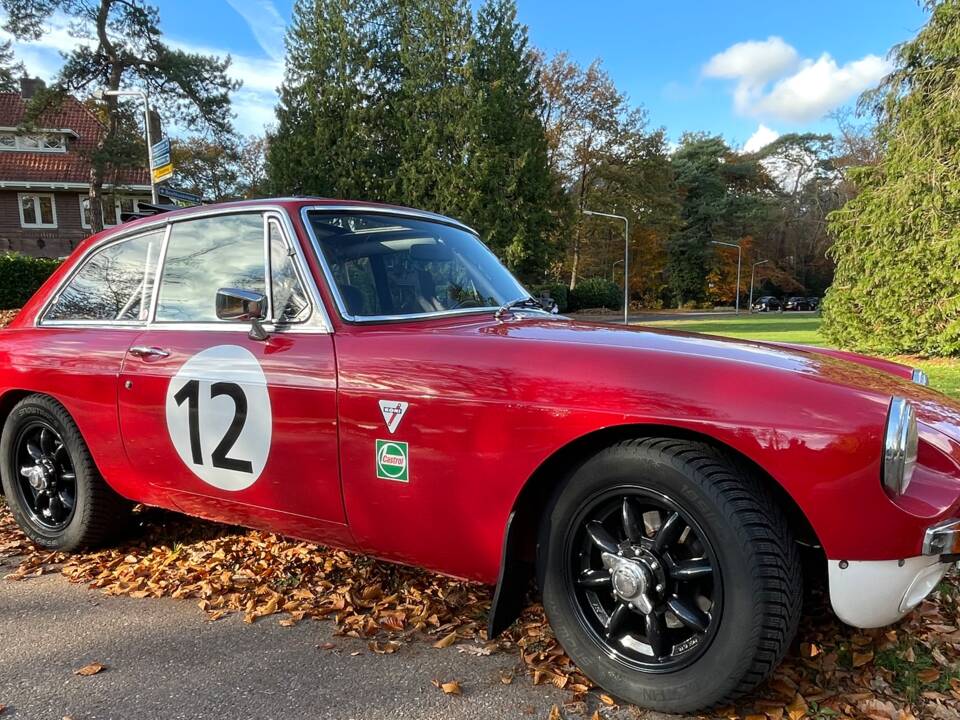 Afbeelding 3/23 van MG MGB GT (1972)