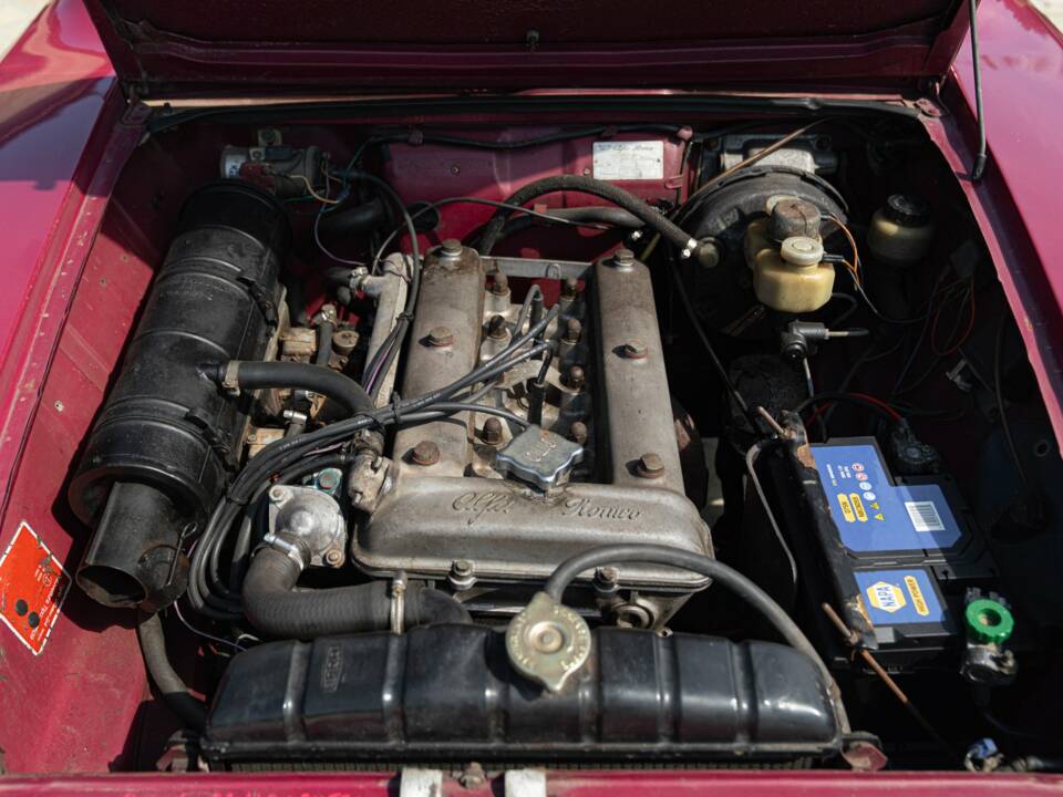 Image 44/50 of Alfa Romeo Giulia Nuova Super 1300 (1974)