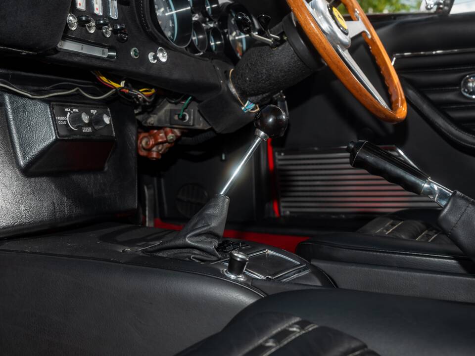 Bild 63/79 von Ferrari 365 GTB/4 Daytona (1969)