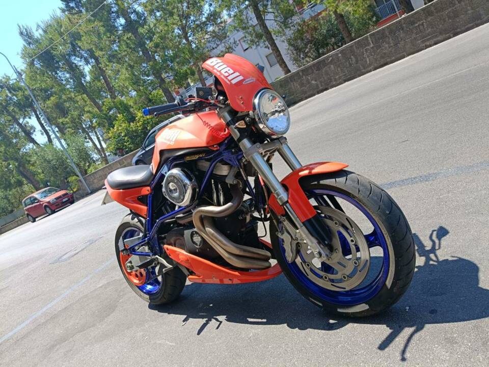 Image 17/48 of Buell X1 Lightning (2000)