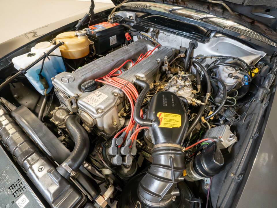 Image 13/32 of Mercedes-Benz 280 SL (1985)