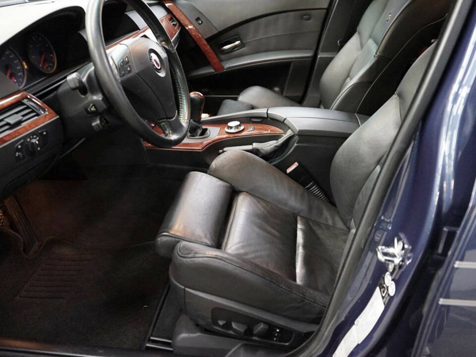 Image 37/45 of ALPINA B5 (2005)