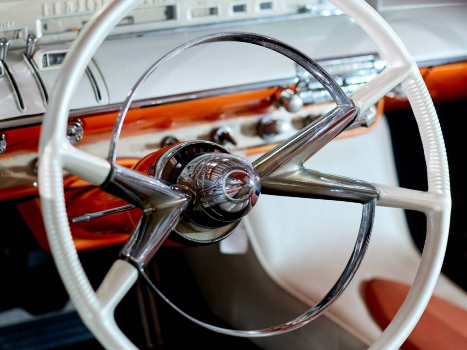 Image 21/34 of Lincoln Premiere Hardtop Coupé (1956)