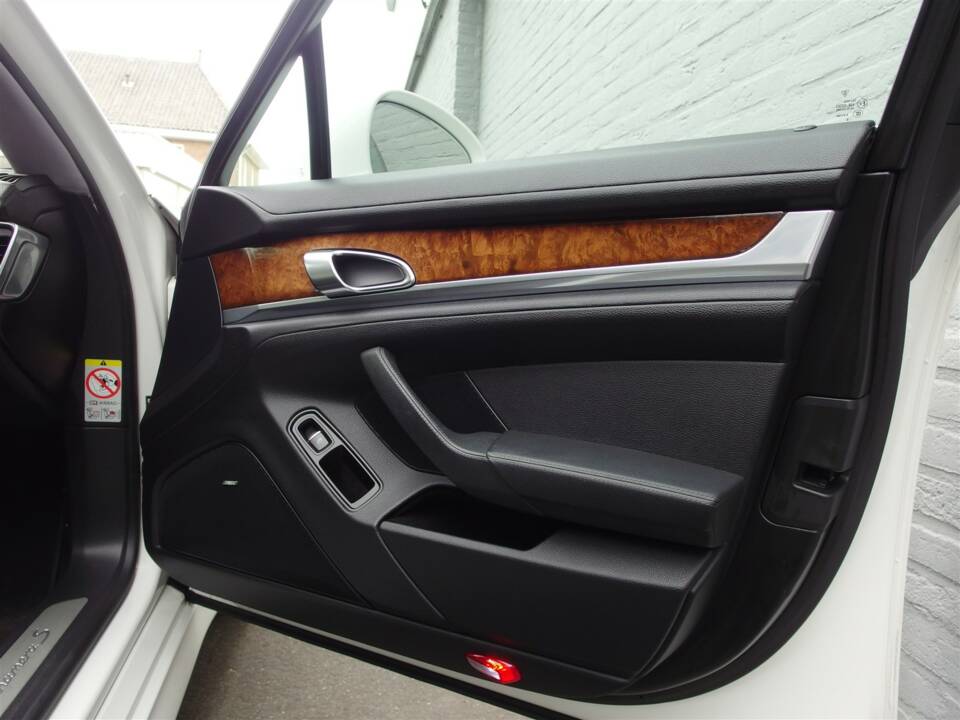 Image 65/98 of Porsche Panamera S (2010)