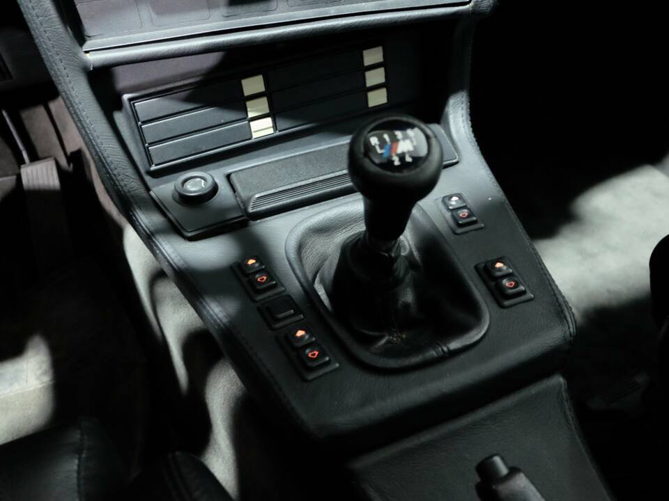 Image 9/35 of BMW M 635 CSi (1984)