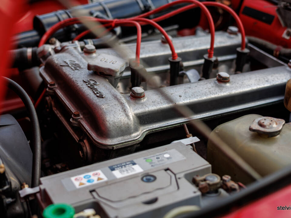 Image 42/43 of Alfa Romeo 2000 GT Veloce (1972)