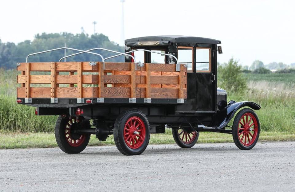 Image 6/19 of Ford Model T (1919)