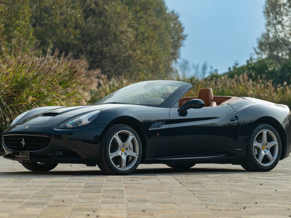 Bild 17/50 von Ferrari California (2010)