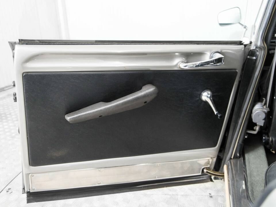 Image 40/50 of Citroën D Spécial (1971)