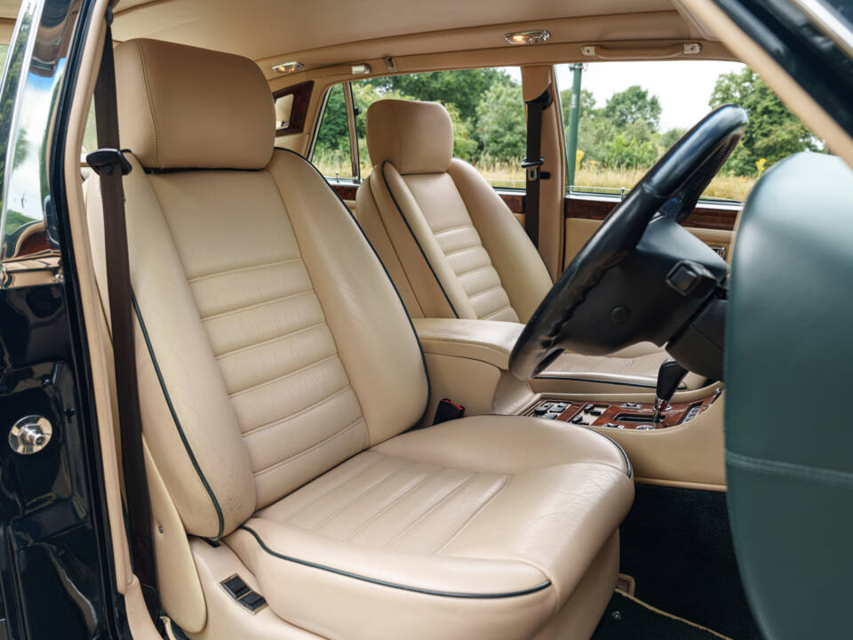 Bild 23/30 von Bentley Turbo RT (1997)