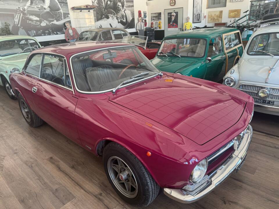 Bild 5/8 von Alfa Romeo Giulia 1600 GT Junior (1973)