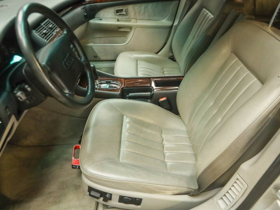 Immagine 28/50 di Audi A8 4.2 quattro (1995)