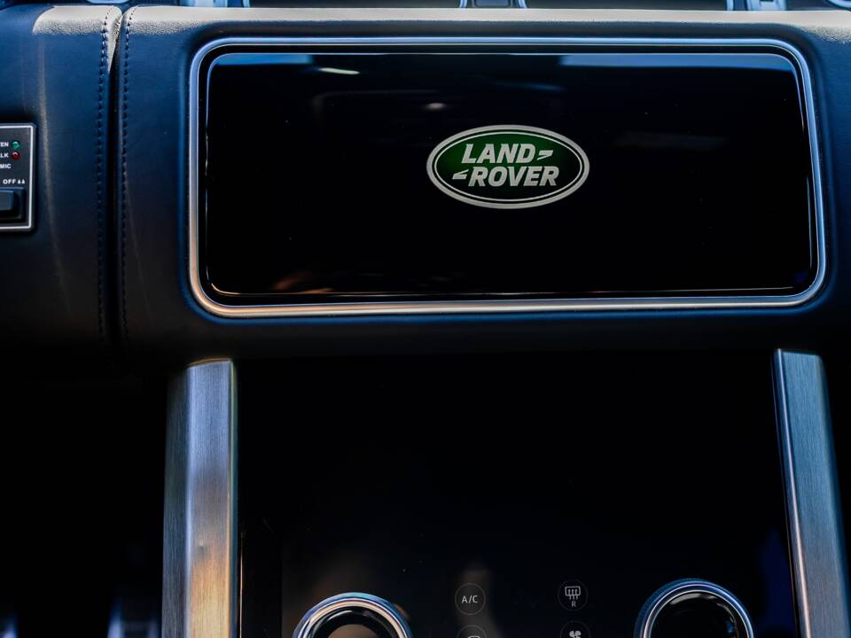 Image 24/49 of Land Rover Range Rover V8 Armoured (2022)