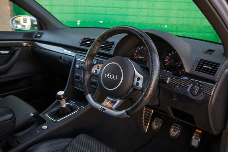 Image 34/50 de Audi RS4 Avant (2006)