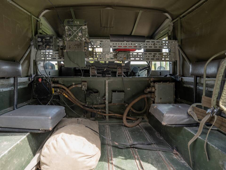 Image 3/50 de Land Rover 88 (1974)