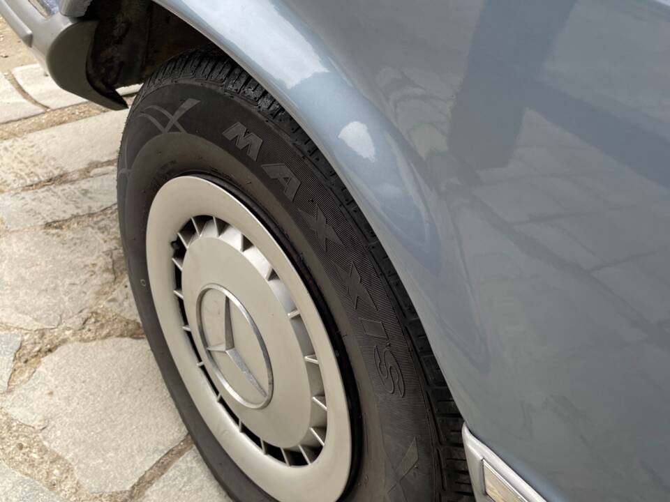 Image 14/30 of Mercedes-Benz 380 SEC (1985)