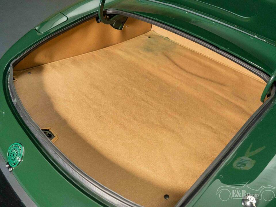 Image 18/19 of Jaguar E-Type (1970)