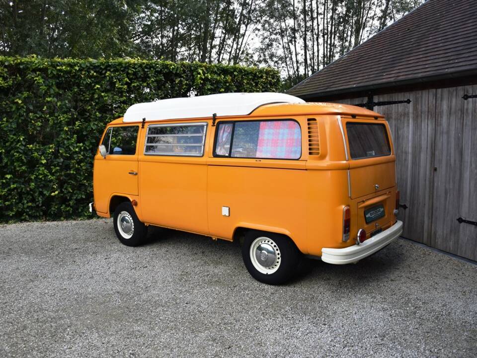 Image 17/49 of Volkswagen T2b Camper (1978)